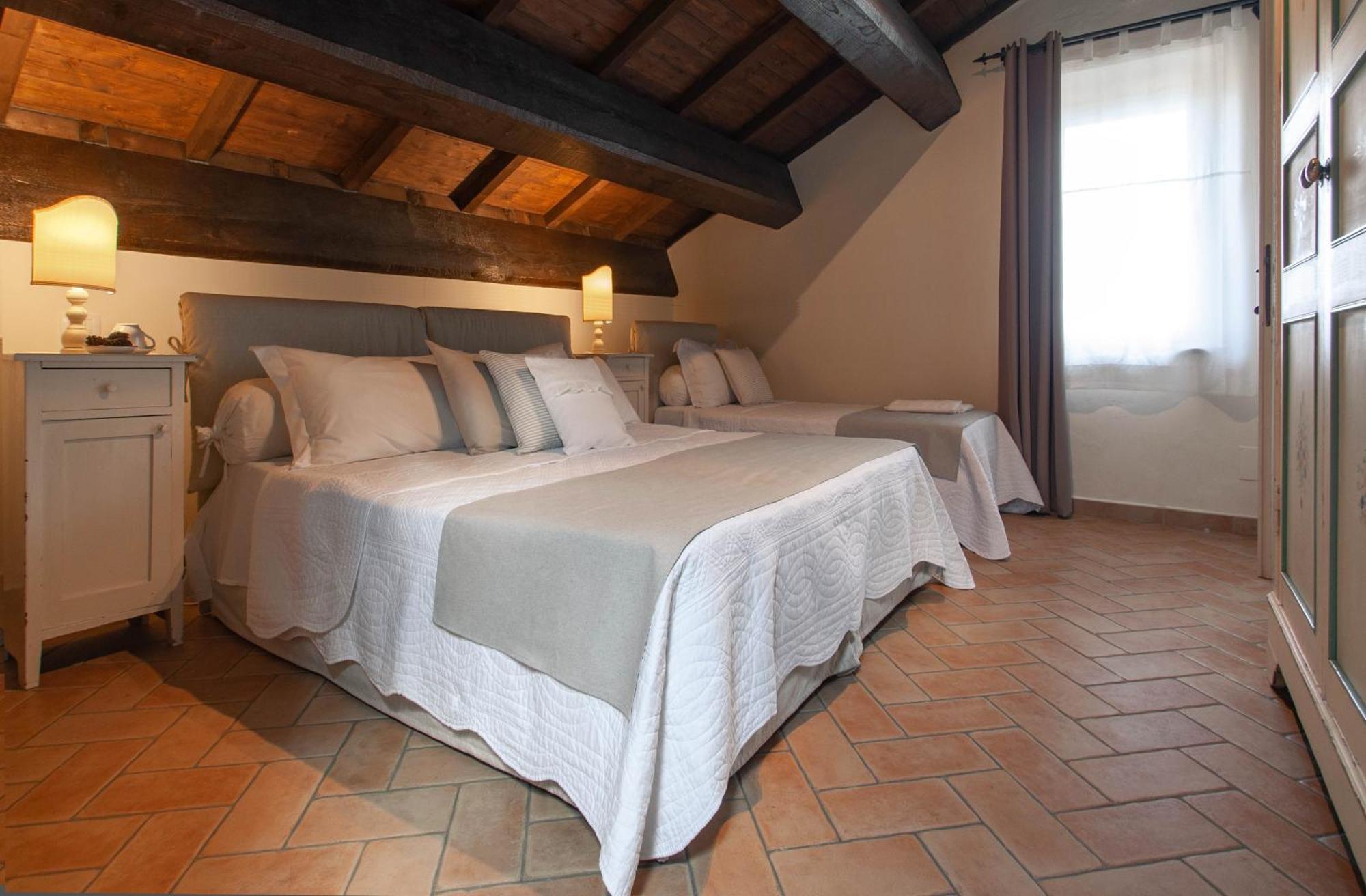 Antica Residenza Montereano Gubbio Quarto foto