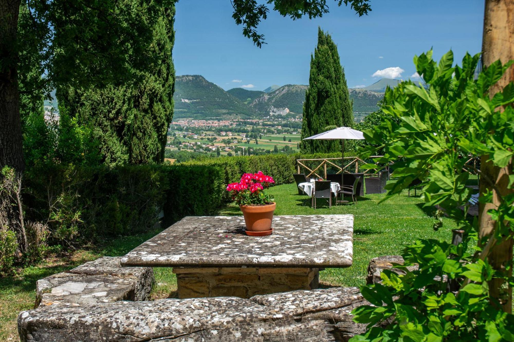 Antica Residenza Montereano Gubbio Exterior foto